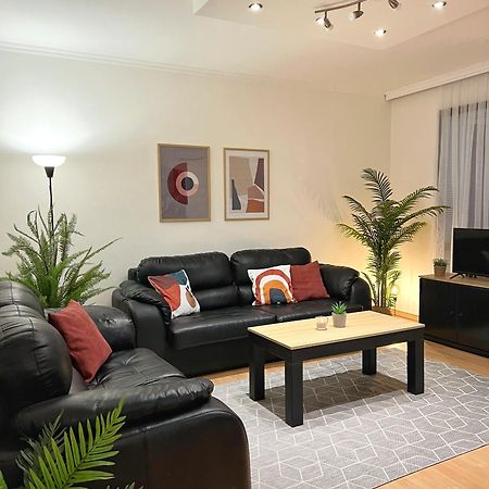 Charming 2 Bedroom Apartment Skopje Bagian luar foto