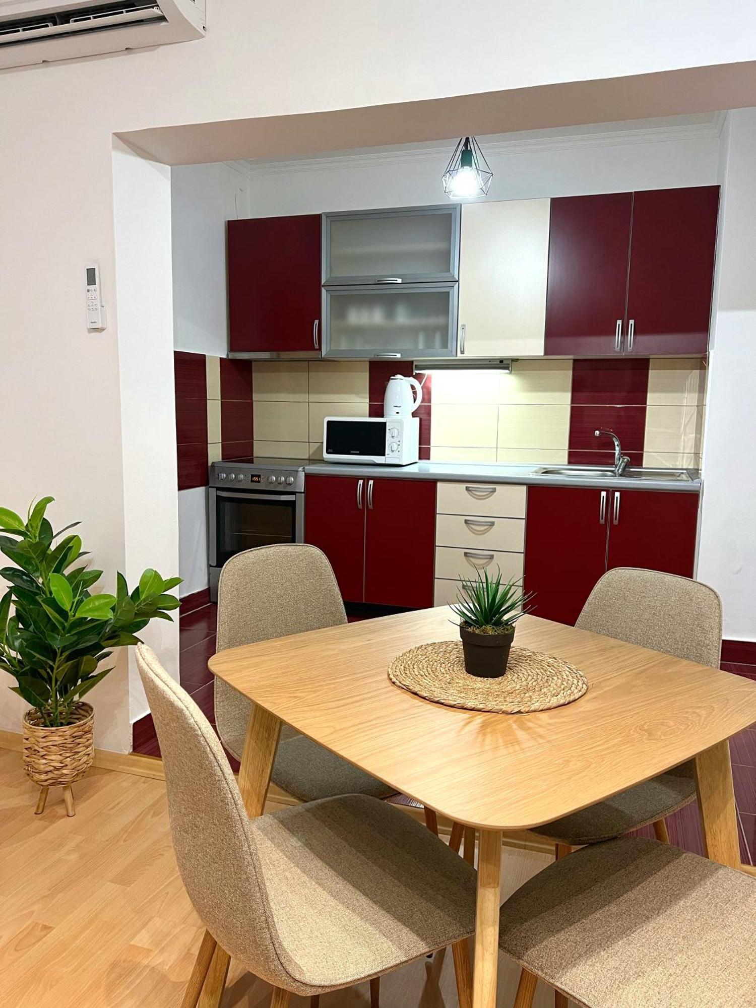 Charming 2 Bedroom Apartment Skopje Bagian luar foto