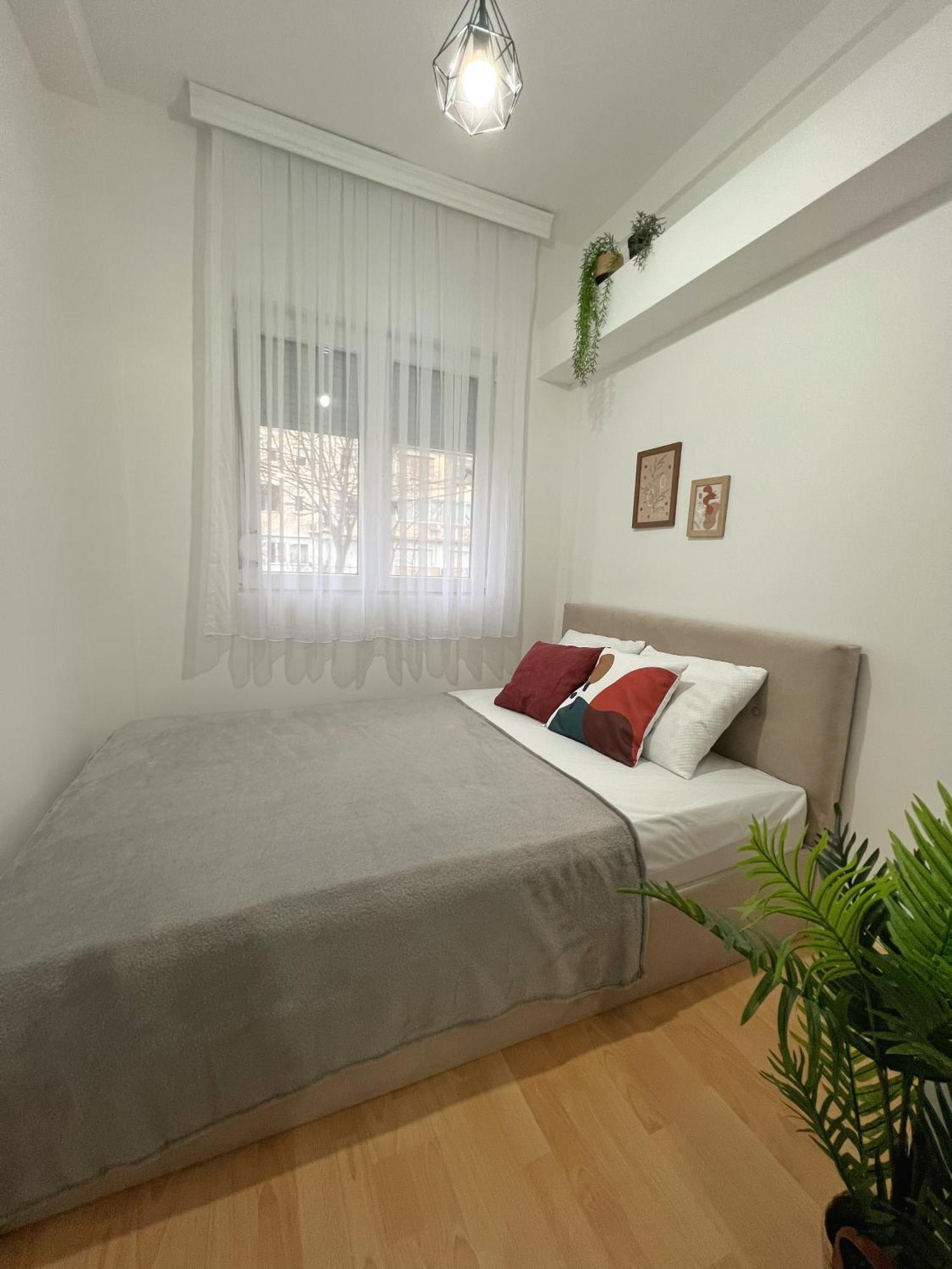 Charming 2 Bedroom Apartment Skopje Bagian luar foto
