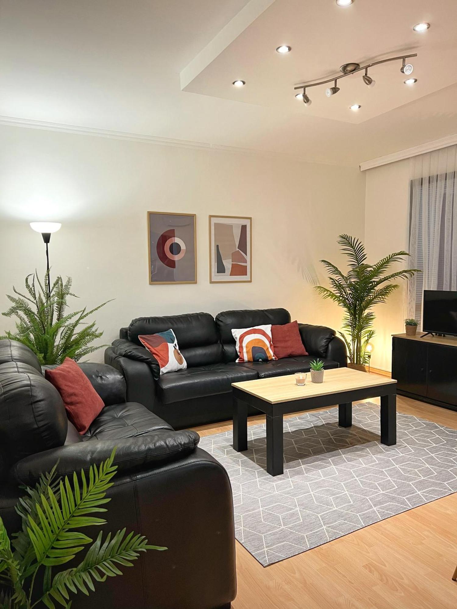 Charming 2 Bedroom Apartment Skopje Bagian luar foto